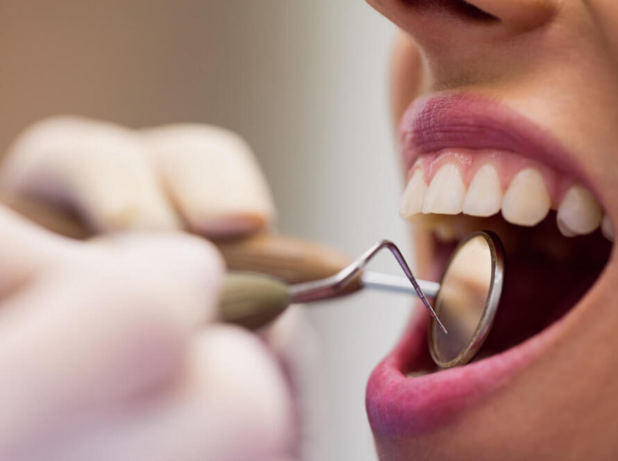 Comparison of Zirconium and E-Max veneers at Antalya Smile Designs Dental Clinic